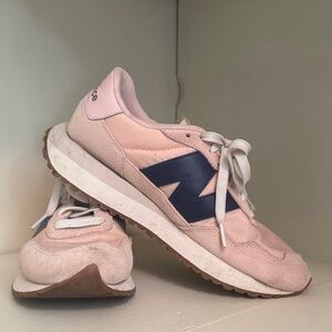 New Balance 237 Sneaker in Pink Haze/Moon Shadow - Sz 8